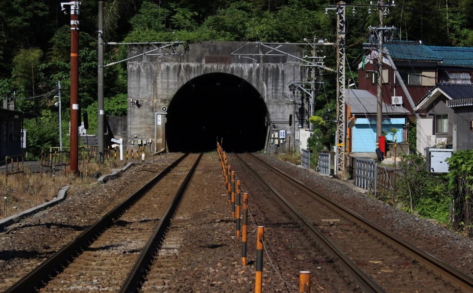 福井県の心霊スポット「北陸トンネル」